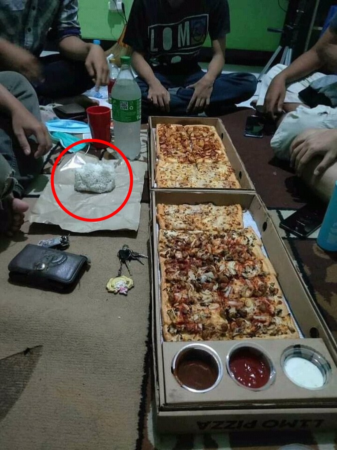 Kelakuan kocak orang saat makan bersama ini bikin ngakak setengah mati